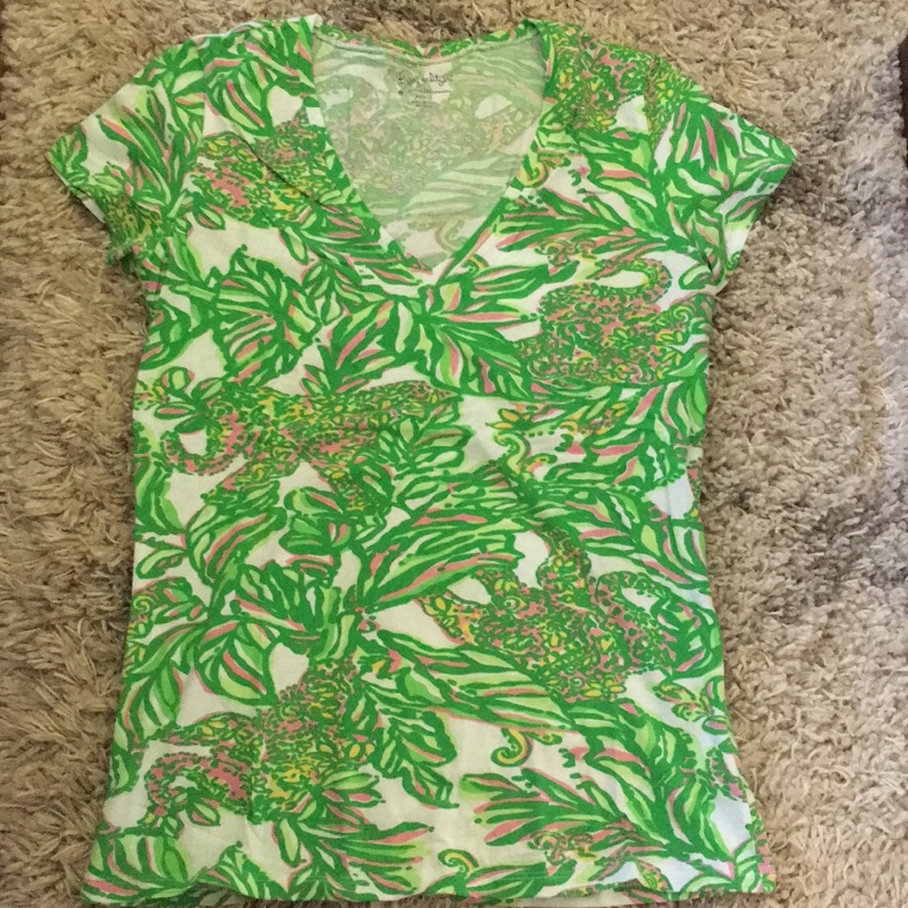 NWOT Lilly Pulitzer Michele V Neck Tee